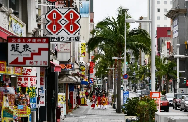 那覇市内中心部のレンタカーを探す
