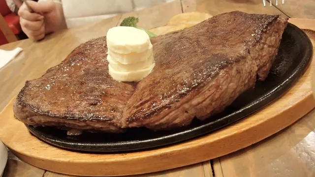 JUMBO STEAK HAN'S 本店｜ボリュームたっぷりのお肉を楽しめる