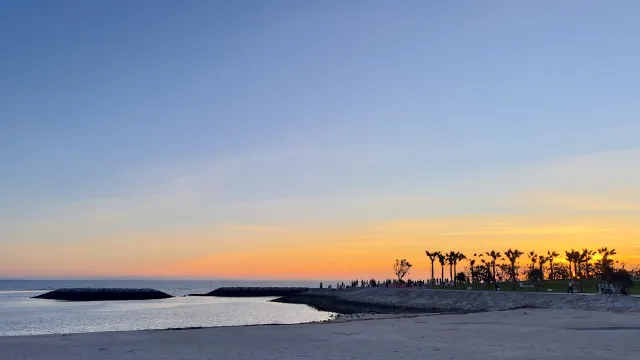 夕方｜サンセットビーチで夕暮れの海を眺める